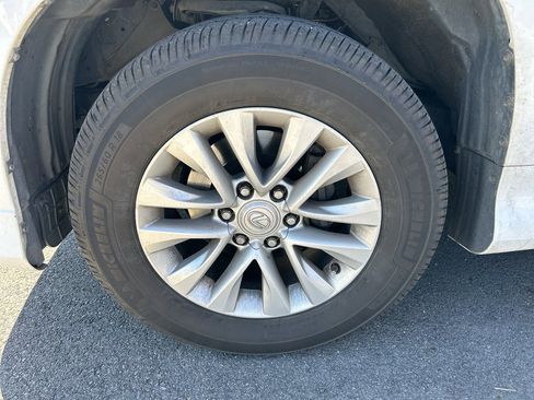 Used 2018 Lexus GX 460 Premium w/ Premium Package image 6