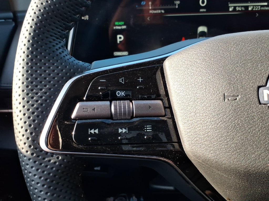 Used 2023 Nissan Ariya FWD image 24