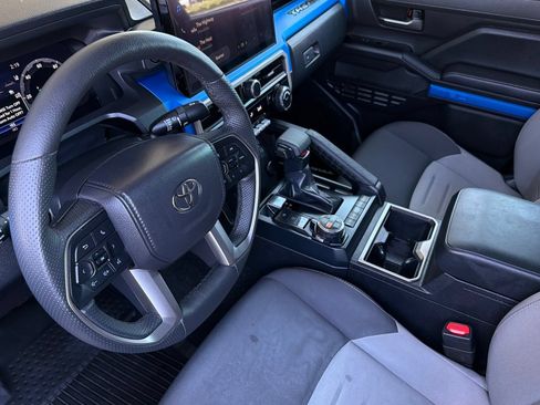 Used 2025 Toyota Tacoma 4x4 Double Cab image 12