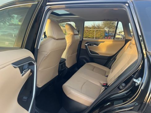 Used 2021 Toyota RAV4 Limited image 13