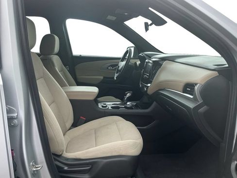 Used 2022 Chevrolet Traverse LS FWD image 22
