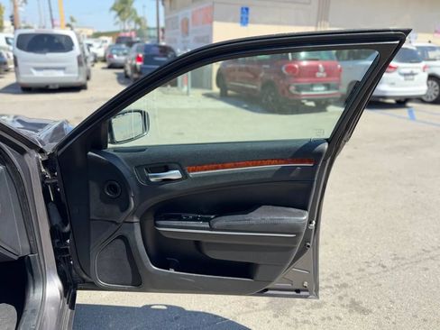 Used 2014 Chrysler 300 RWD image 33