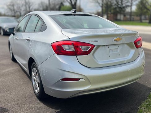 Used 2017 Chevrolet Cruze LS FWD image 12