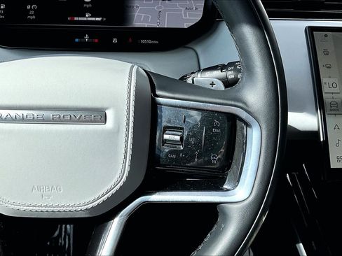 Used 2025 Land Rover Range Rover Sport image 19