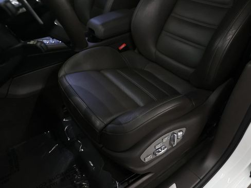Used 2020 Porsche Macan Turbo AWD/4WD image 14