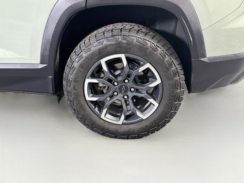 Used 2025 Chevrolet Equinox ACTIV w/ Safety and Technology Package FWD image 11