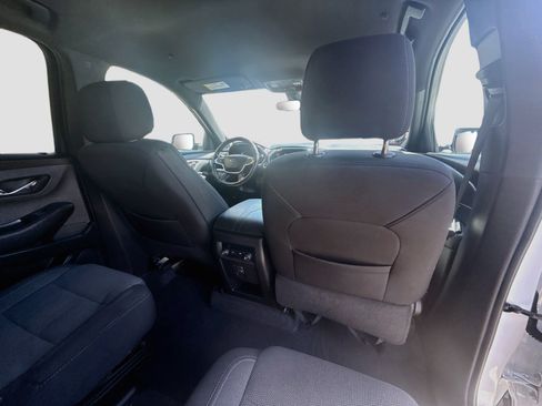 Used 2022 Chevrolet Traverse LT FWD image 27