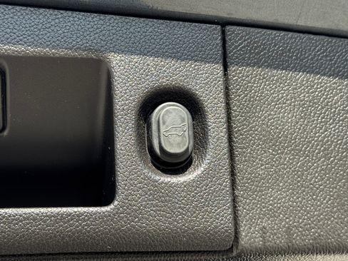 Used 2019 Chevrolet Tahoe LT image 17