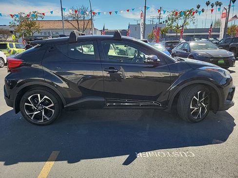 Used 2019 Toyota C-HR XLE image 8