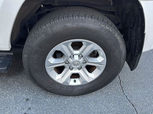 Certified 2024 Toyota 4Runner SR5 Premium image 33