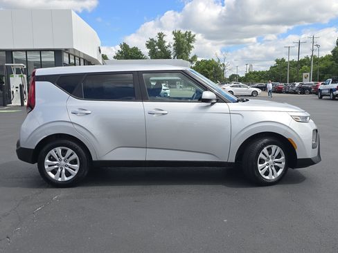 Used 2021 Kia Soul LX FWD image 8