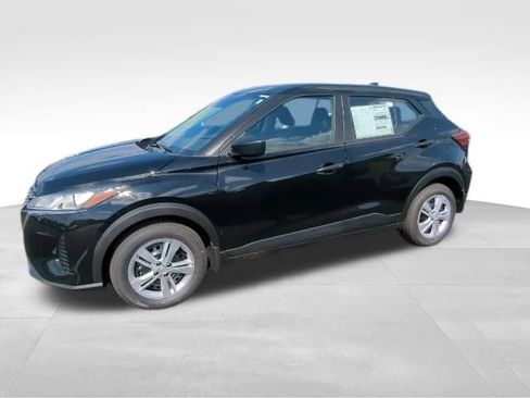 New 2025 Nissan Kicks Play S image 3