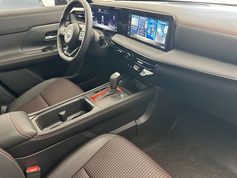 New 2026 Nissan Kicks SR w/ SR Premium Package AWD/4WD image 15