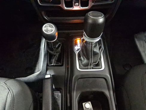 Used 2023 Jeep Gladiator Overland AWD/4WD image 24