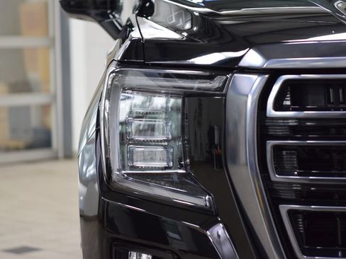 Used 2024 GMC Yukon AT4 AWD/4WD image 12
