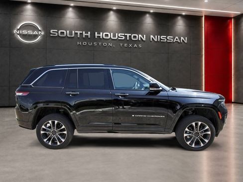 Used 2023 Jeep Grand Cherokee Overland AWD/4WD image 5
