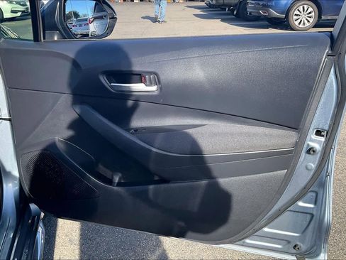 Used 2021 Toyota Corolla LE image 24
