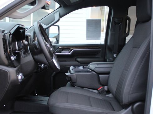 Used 2025 GMC Sierra 3500 SLE w/ SLE Value Package image 13