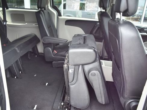 Used 2019 Dodge Grand Caravan SXT FWD image 38
