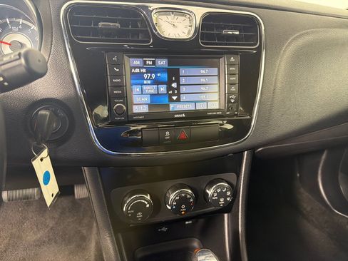 Used 2013 Chrysler 200 Touring FWD image 13