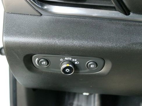 Used 2018 Chevrolet Traverse LT FWD image 14