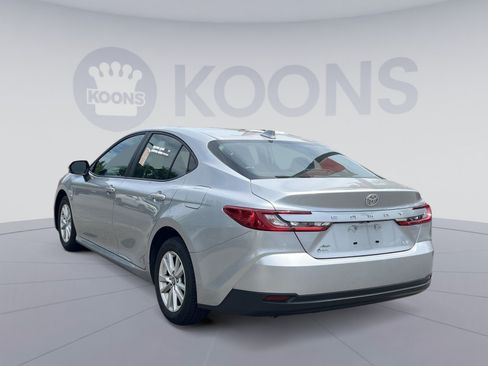 Used 2025 Toyota Camry LE AWD/4WD image 4
