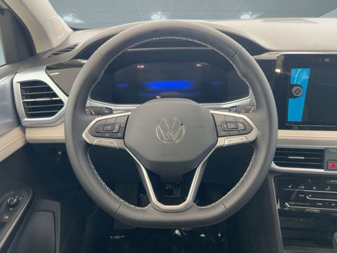New 2026 Volkswagen Taos SE image 18