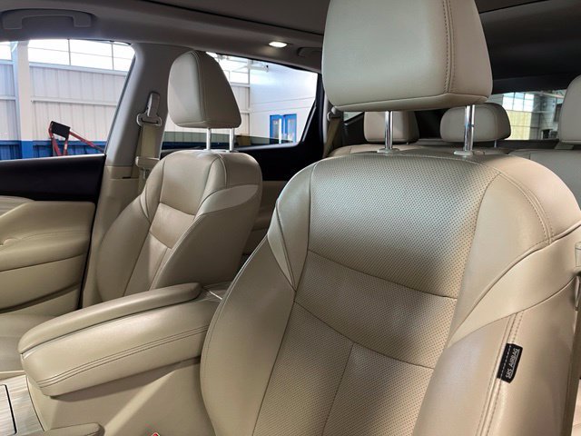 Used 2016 Nissan Murano Platinum w/ Platinum Technology Package FWD image 24