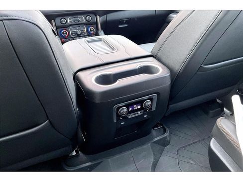 Used 2024 Chevrolet Suburban High Country AWD/4WD image 26