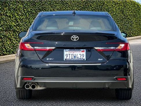 Used 2025 Toyota Camry SE FWD image 5