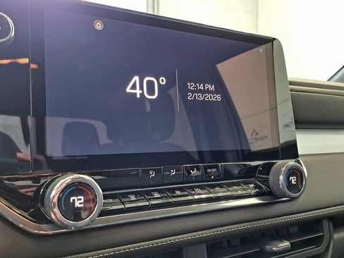 Used 2024 Chevrolet Colorado LT w/ LT Convenience Package image 16