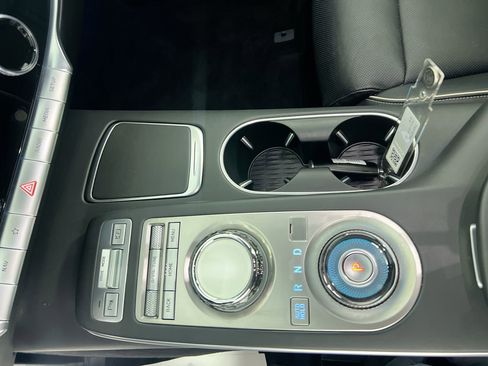 Used 2023 Genesis Electrified GV70 Advanced image 21