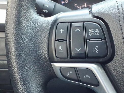 Used 2019 Toyota Highlander LE image 24