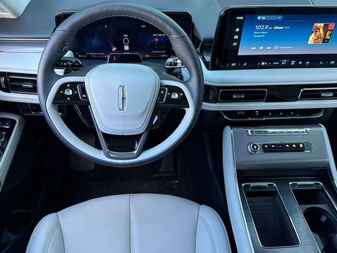 New 2026 Lincoln Aviator AWD w/ Jet Appearance Package image 12
