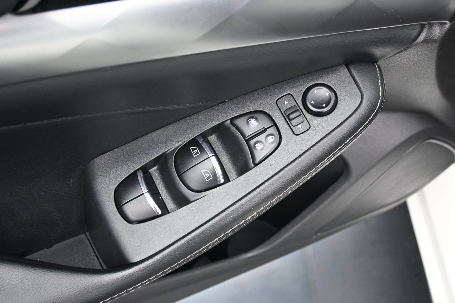 Used 2023 Nissan Maxima SV w/ Floor Mat Group FWD image 17