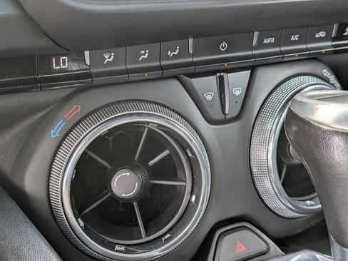 Used 2020 Chevrolet Camaro LT RWD image 17