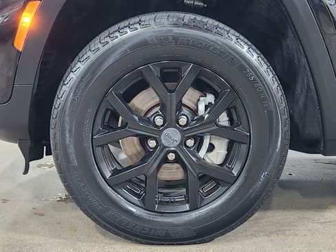 Used 2022 Jeep Grand Cherokee Limited AWD/4WD image 28