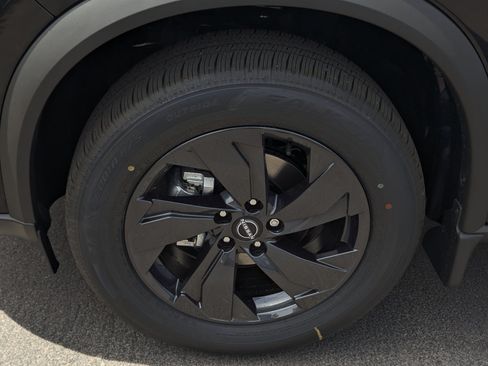 New 2026 Nissan Rogue SV FWD image 7