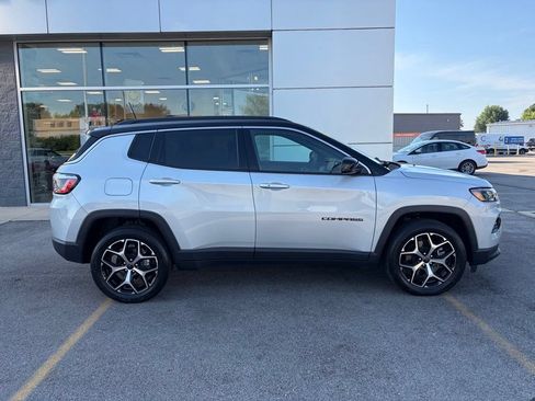 Used 2025 Jeep Compass Limited AWD/4WD image 35