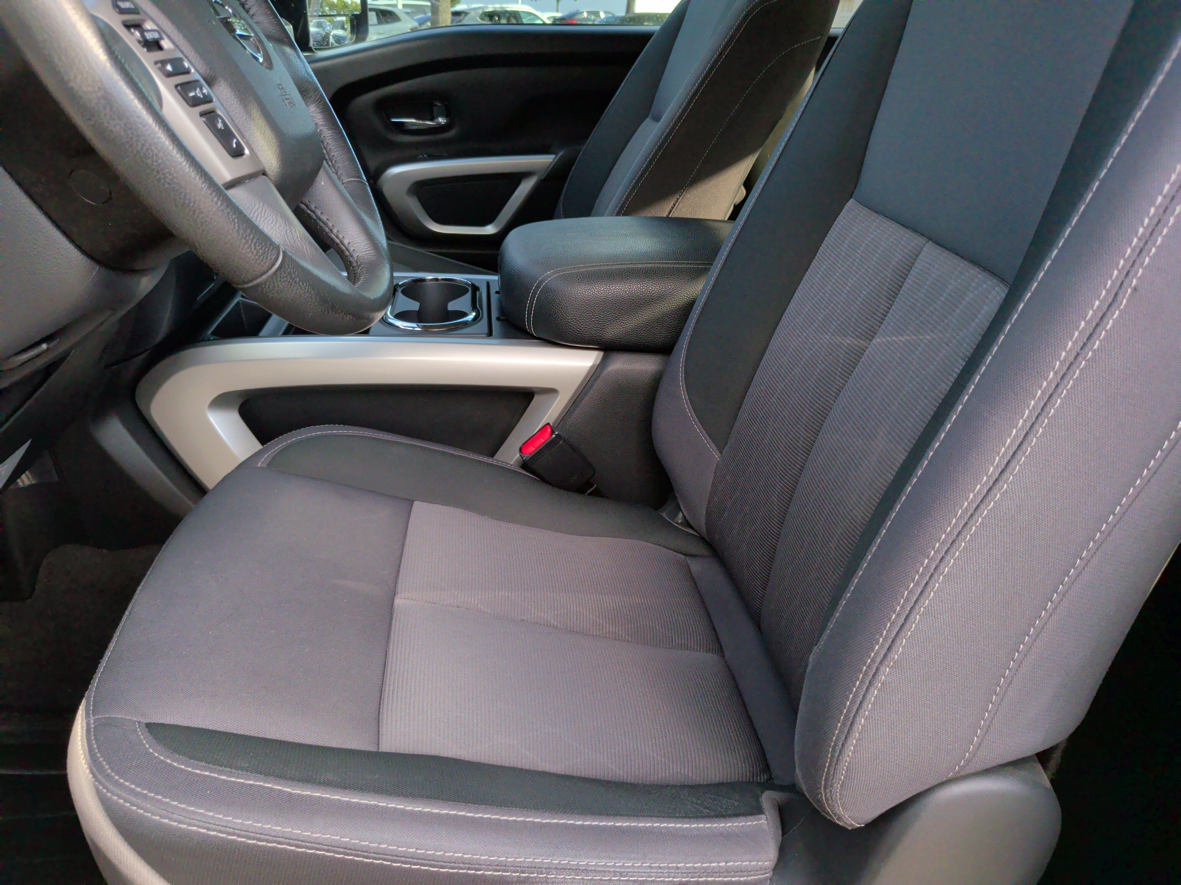 Used 2022 Nissan Titan SV w/ SV Convenience Package RWD image 26