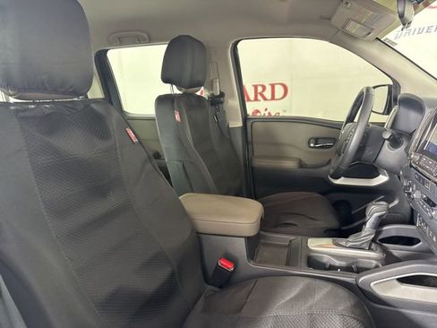 Used 2024 Nissan Frontier SV w/ SV Convenience Package image 16