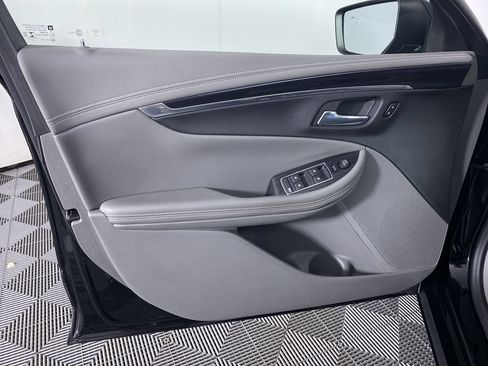 Used 2018 Chevrolet Impala LT w/ LT Convenience Package FWD image 11