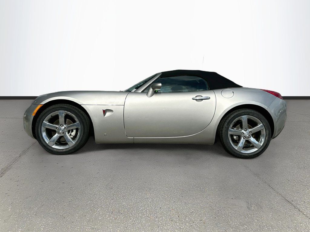 Used 2007 Pontiac Solstice Convertible w/ Premium Package RWD image 4