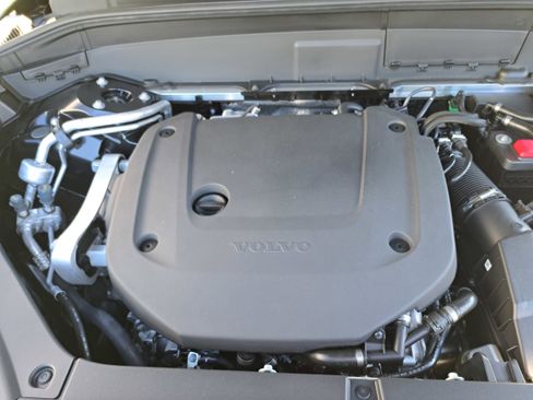 New 2026 Volvo XC90 B6 Plus w/ Protection Package Premier image 9