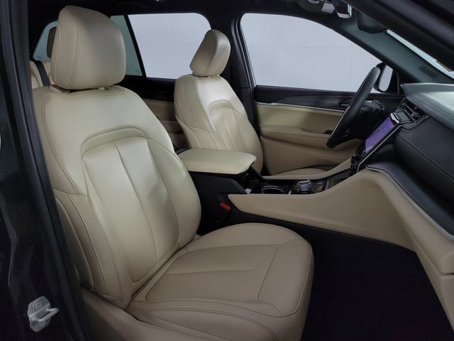 Used 2023 Jeep Grand Cherokee Limited AWD/4WD image 15