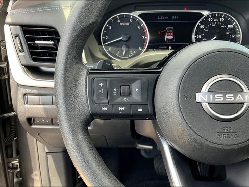 Used 2023 Nissan Rogue SV image 18