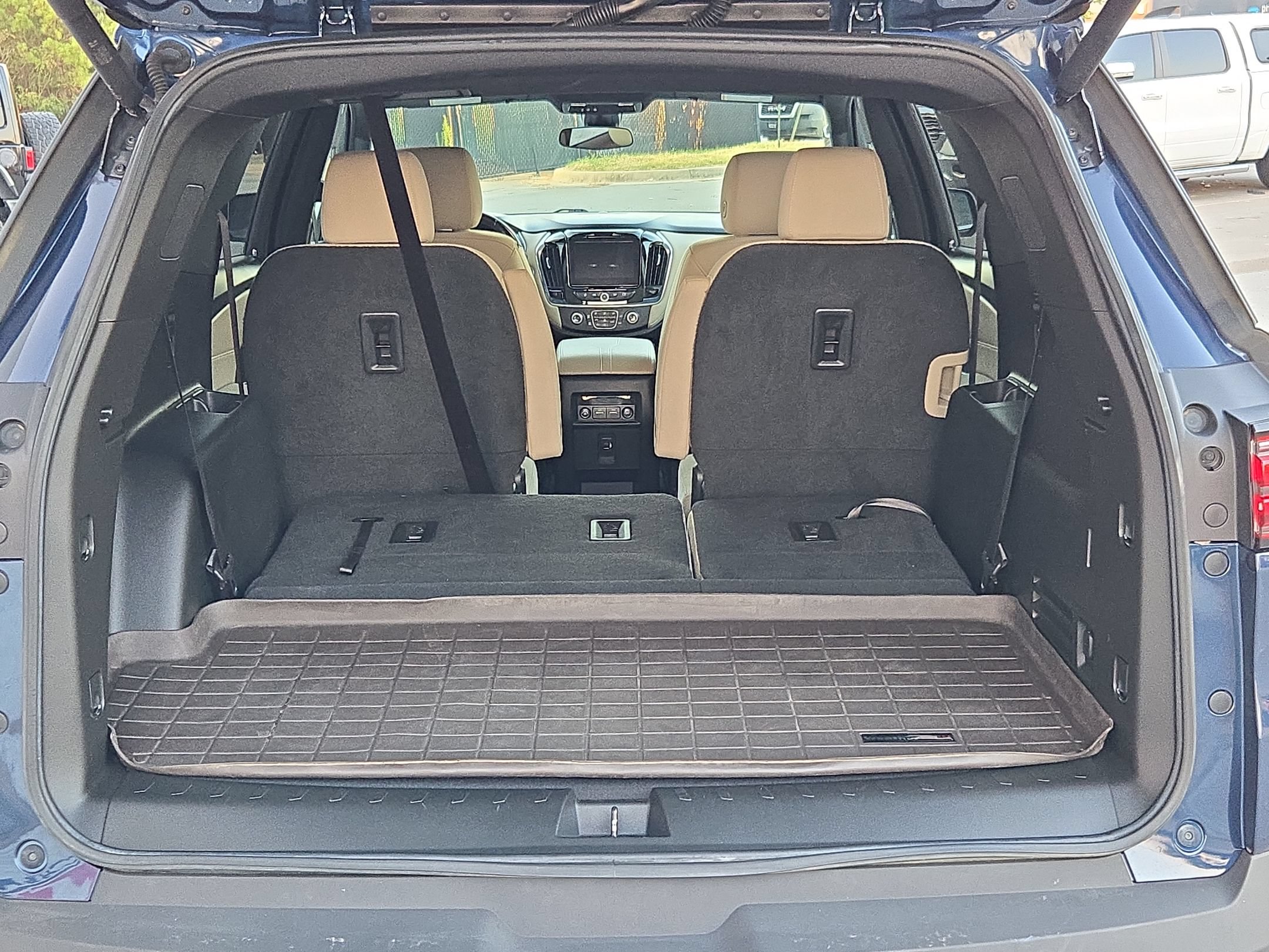 Used 2022 Chevrolet Traverse LT FWD image 18