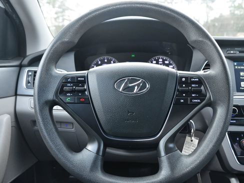 Used 2016 Hyundai Sonata SE w/ Cargo Package image 17