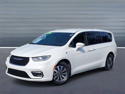Used 2022 Chrysler Pacifica Touring-L