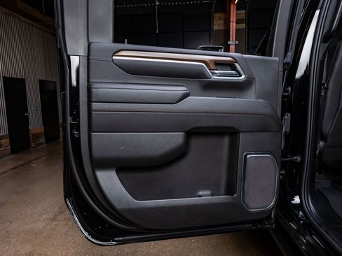 Used 2025 Chevrolet Silverado 2500 High Country w/ High Country Premium Package image 37